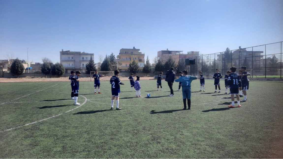 Mehmet Akif İnan Ortaokulu Futbol Takımı Fırtına Gibi Esti!